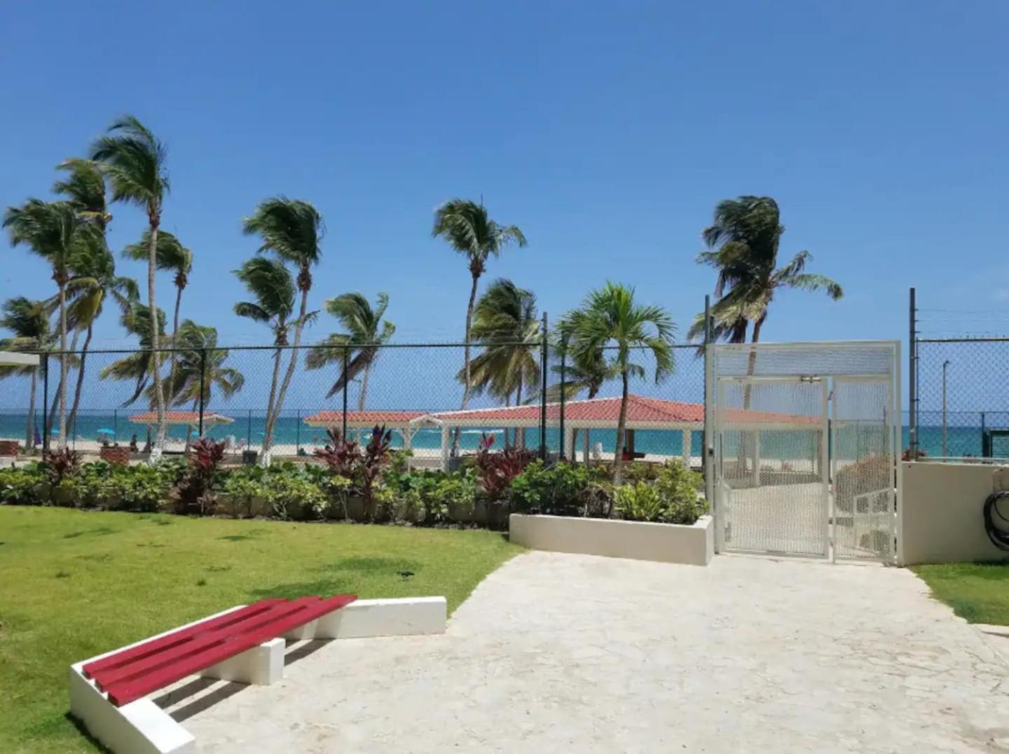 Sunset Paradise Cozy Beachfront Escape - Isla Verde サンジョアン エクステリア 写真