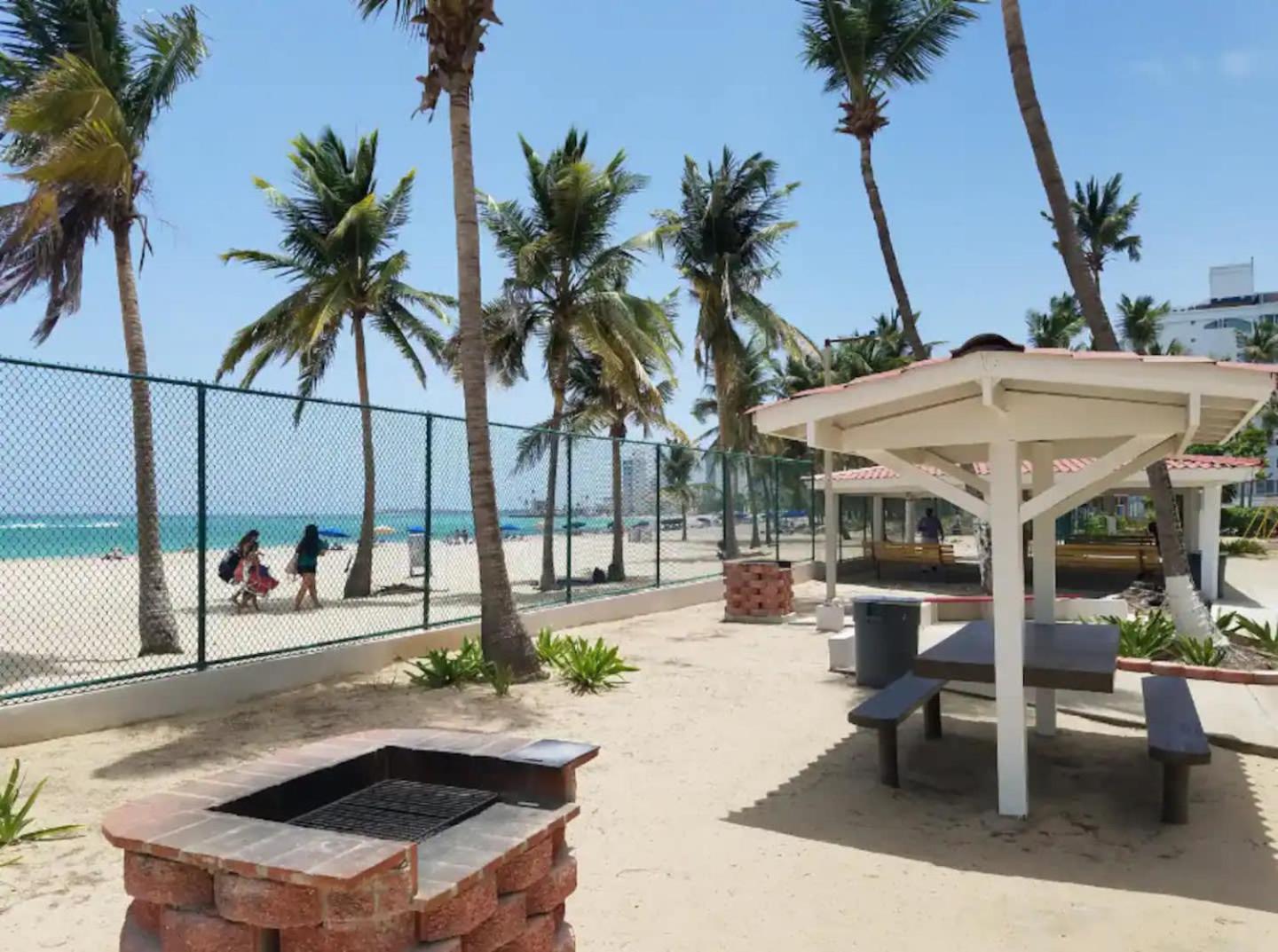 Sunset Paradise Cozy Beachfront Escape - Isla Verde サンジョアン エクステリア 写真